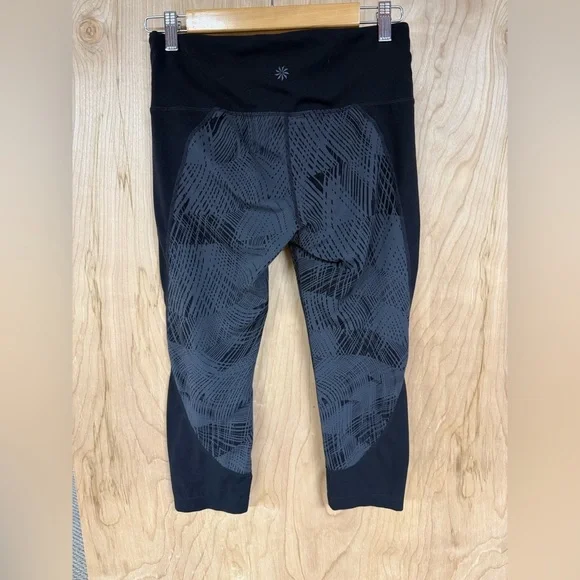 Athleta Palm Saturation Black Grey Capri Leggings Pants Medium - Picture 3 of 6